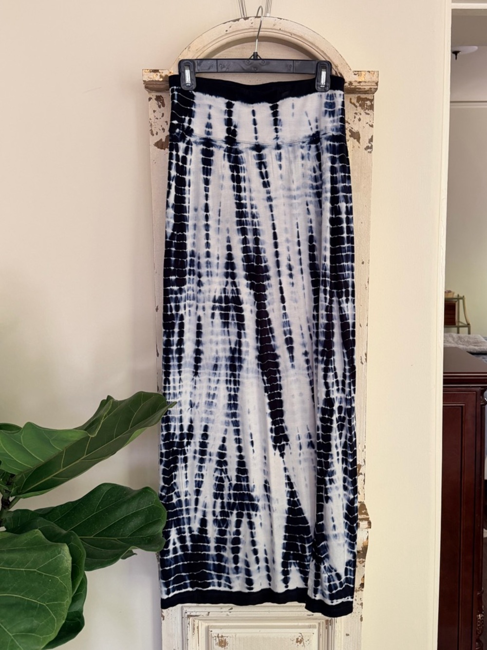 Athleta Navy and White Tie-Dye Maxi Skirt with Side Slit Size Small - Picture 5 of 6